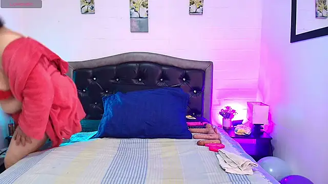 Snapshot of VickyBoobss chatting on 04-13-26, 07:08 VickyBoobss online show from 04-13-26, 07:08