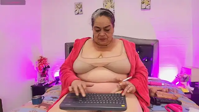 VickyBoobss online show from 05-29-26, 12:14