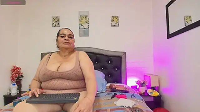 VickyBoobss online show from 05-31-26, 12:45