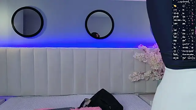 chelsea bolton  online show from 07-04-26, 12:22
