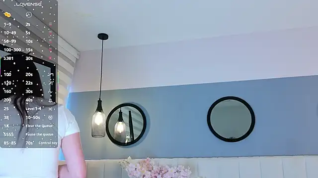 chelsea bolton  online show from 07-12-26, 12:29