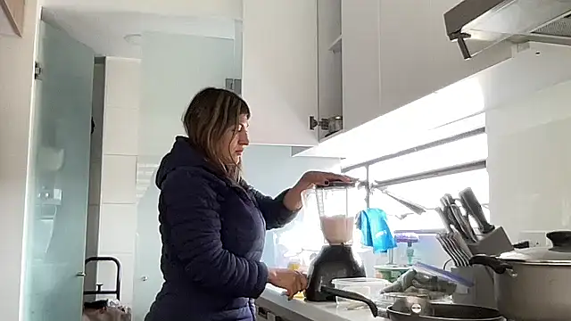 Snapshot of LunaBeya chatting on 04-19-26, 06:21 LunaBeya online show from 04-19-26, 06:21