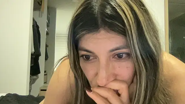 Snapshot of LunaBeya chatting on 04-20-26, 10:33 LunaBeya online show from 04-20-26, 10:33