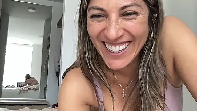 Snapshot of LunaBeya chatting on 05-21-26, 02:24 LunaBeya online show from 05-21-26, 02:24