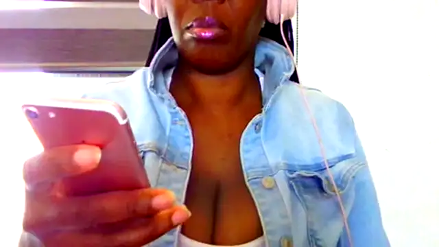 chocolatechipkukky85 online show from 04-29-26, 08:59