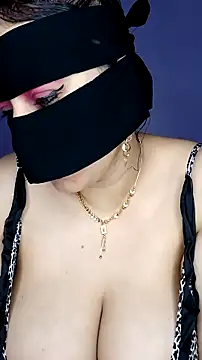 Snapshot of shosho500500 chatting on 10-25-25, 10:04 shosho500500 online show from 10-25-25, 10:04