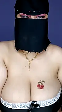 Snapshot of shosho500500 chatting on 11-07-25, 10:21 shosho500500 online show from 11-07-25, 10:21