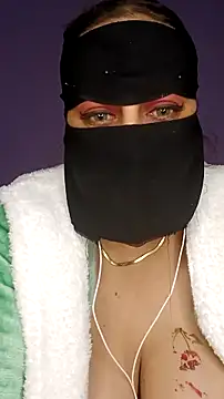 Snapshot of shosho500500 chatting on 12-14-25, 01:11 shosho500500 online show from 12-14-25, 01:11