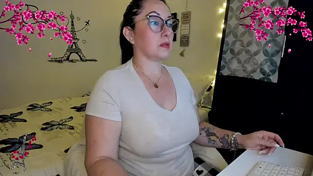 Snapshot of nataparis chatting on 03-08-26, 11:52 nataparis online show from 03-08-26, 11:52