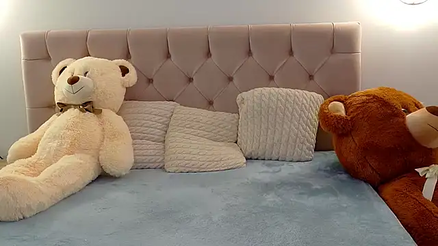 Snapshot of Lilliana_Moon chatting on 04-15-26, 08:21 Lilliana Moon online show from 04-15-26, 08:21