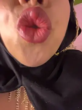 Snapshot of zahra_Jalid chatting on 04-18-26, 03:27 zahra Jalid online show from 04-18-26, 03:27