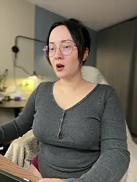 Snapshot of Kiss_My_Body chatting on 02-04-26, 05:41 Kiss My Body online show from 02-04-26, 05:41