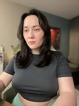 Snapshot of Kiss_My_Body chatting on 02-11-26, 04:45 Kiss My Body online show from 02-11-26, 04:45