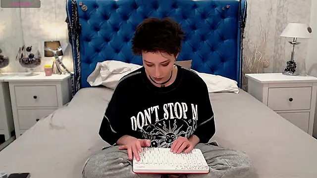 via mayer  online show from 03-02-26, 08:59