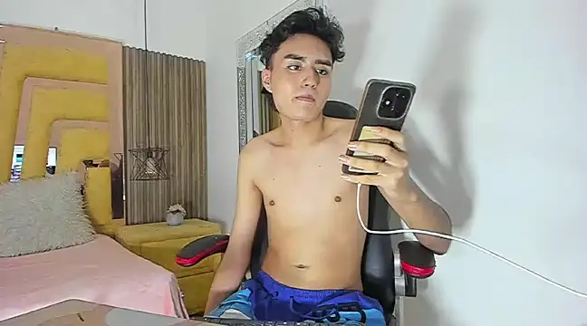 Snapshot of AiddenScott chatting on 01-22-25, 10:29 AiddenScott online show from 01-22-25, 10:29