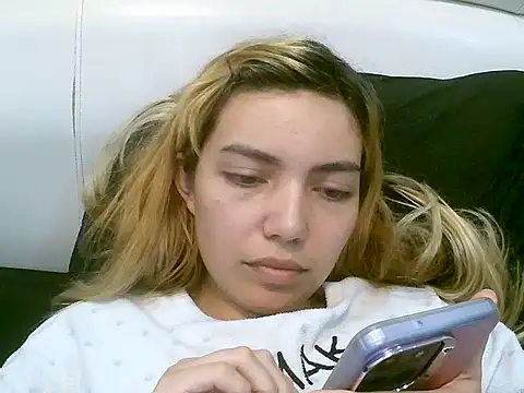 VittoriaTaylor online show from 10-17-25, 07:05