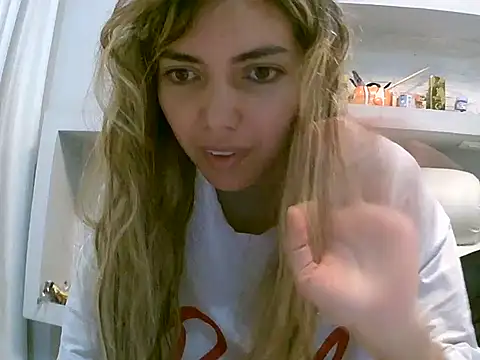 VittoriaTaylor online show from 05-06-26, 10:48