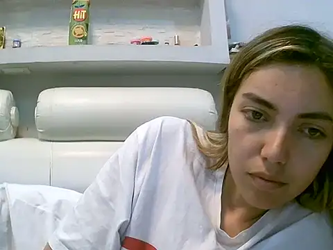 VittoriaTaylor online show from 05-07-26, 10:59