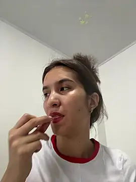 Snapshot of Bella_still chatting on 07-11-26, 01:58 Bella still online show from 07-11-26, 01:58