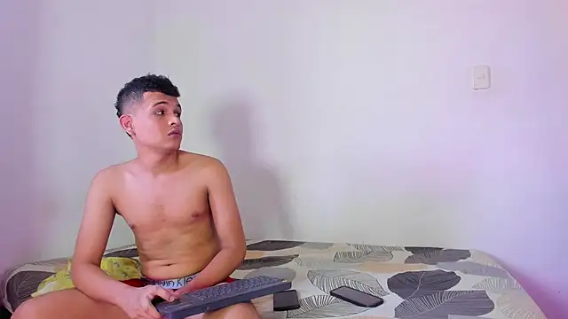 CoupleTwink12 online show from 04-03-26, 08:40