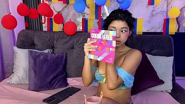 lucie petite online show from 07-02-26, 06:25