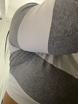 Snapshot of Miia_Jazmin chatting on 11-13-25, 05:12 Miia Jazmin online show from 11-13-25, 05:12