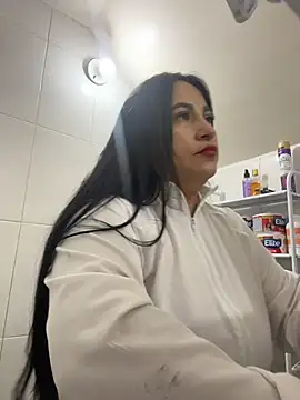 Snapshot of Miia_Jazmin chatting on 11-19-25, 05:02 Miia Jazmin online show from 11-19-25, 05:02