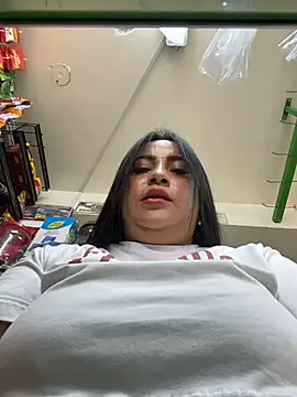 Snapshot of Miia_Jazmin chatting on 12-19-25, 02:02 Miia Jazmin online show from 12-19-25, 02:02