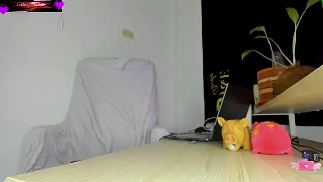 Snapshot of VioletParkker chatting on 04-20-26, 02:03 VioletParkker online show from 04-20-26, 02:03