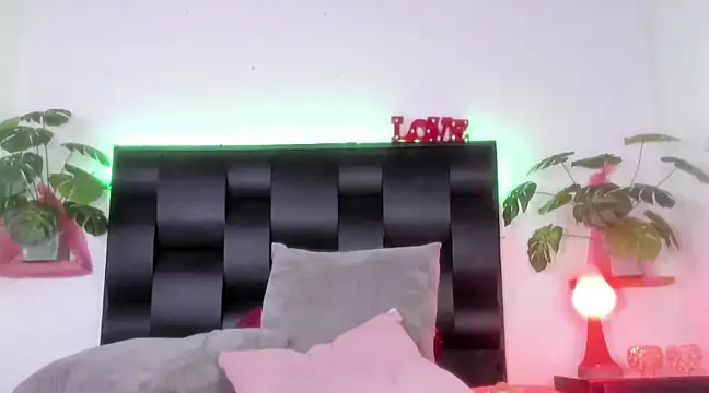 Snapshot of CarolayIndriago chatting on 01-19-25, 10:39 CarolayIndriago online show from 01-19-25, 10:39