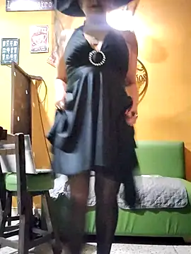 ilonna2025 online show from 10-31-25, 10:22