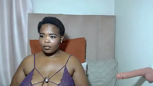 Snapshot of Hazel-nutt chatting on 02-12-25, 07:35 Hazel-nutt online show from 02-12-25, 07:35