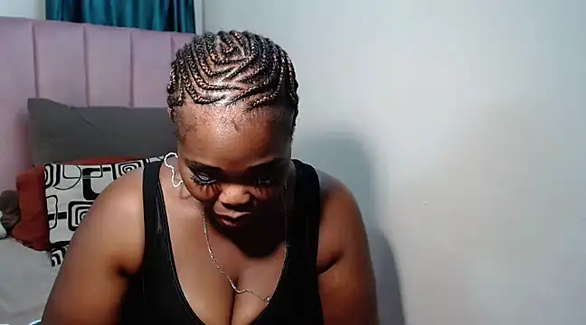 Snapshot of Hazel-nutt chatting on 03-18-25, 09:43 Hazel-nutt online show from 03-18-25, 09:43