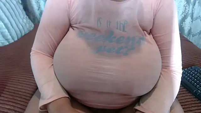 Snapshot of BUBBLYBUNNYxx chatting on 04-19-26, 04:23 BUBBLYBUNNYxx online show from 04-19-26, 04:23