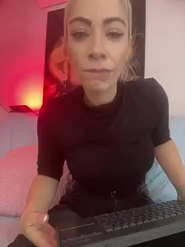 Snapshot of viktoria_davis_ chatting on 06-07-26, 12:04 viktoria davis online show from 06-07-26, 12:04