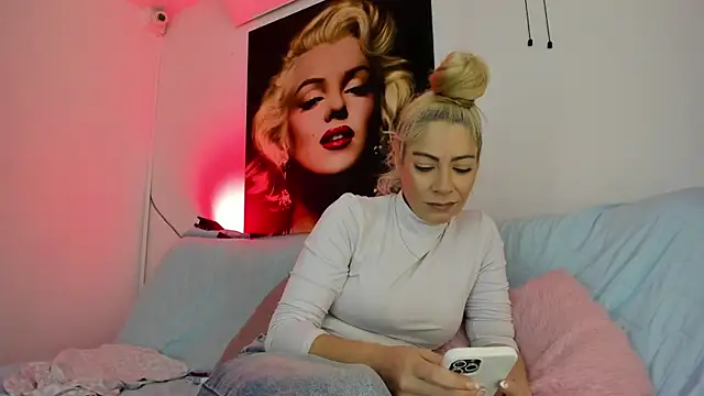 Snapshot of viktoria_davis_ chatting on 06-14-26, 12:08 viktoria davis online show from 06-14-26, 12:08