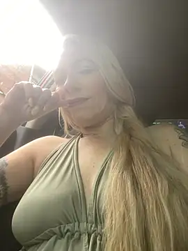 Snapshot of viktoria_davis_ chatting on 07-11-26, 09:27 viktoria davis online show from 07-11-26, 09:27
