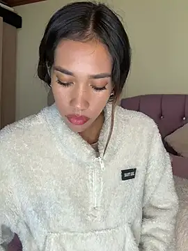 zoe storm online show from 04-15-26, 12:39