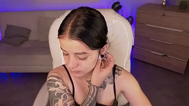 Nicole Foxx  online show from 03-17-26, 07:50