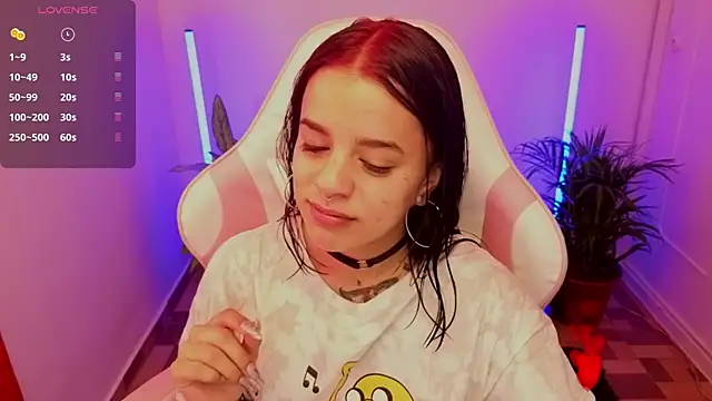 Snapshot of Nicole_Foxx_ chatting on 05-11-26, 04:48 Nicole Foxx online show from 05-11-26, 04:48