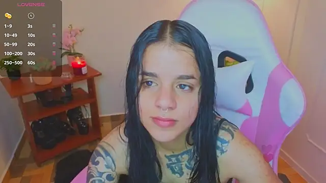 Snapshot of Nicole_Foxx_ chatting on 07-16-26, 06:03 Nicole Foxx online show from 07-16-26, 06:03