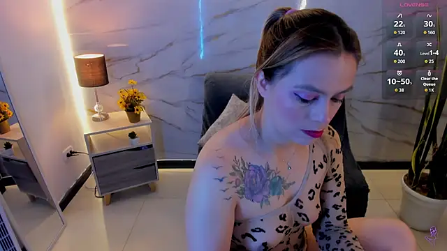 RayaCarr  online show from 04-30-26, 01:06