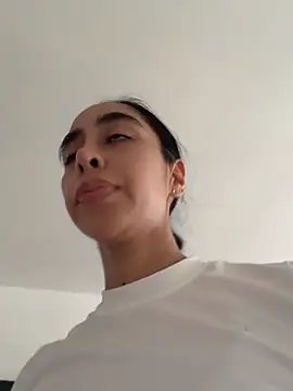 Snapshot of sophierooy22 chatting on 07-06-26, 08:44 sophierooy22 online show from 07-06-26, 08:44