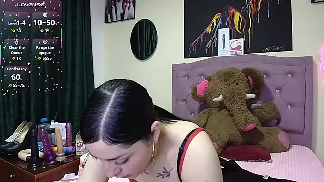 Emmie Hot online show from 04-01-26, 11:44