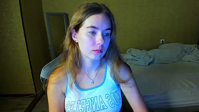 Snapshot of EmilyPaw chatting on 07-18-26, 06:23 EmilyPaw online show from 07-18-26, 06:23