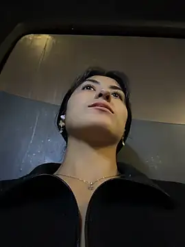 Snapshot of fiorella_paris chatting on 02-02-26, 02:32 fiorella paris online show from 02-02-26, 02:32