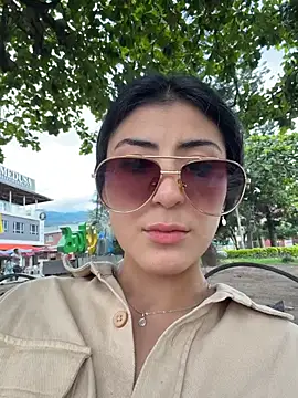 Snapshot of fiorella_paris chatting on 02-17-26, 09:21 fiorella paris online show from 02-17-26, 09:21