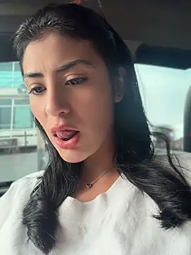 Snapshot of fiorella_paris chatting on 04-15-26, 10:10 fiorella paris online show from 04-15-26, 10:10