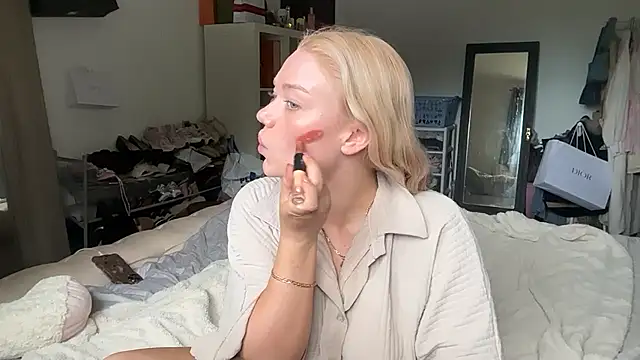 Snapshot of blissdimicco chatting on 05-31-26, 04:14 blissdimicco online show from 05-31-26, 04:14