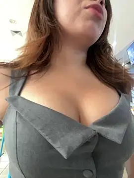 Snapshot of Meraryy chatting on 04-18-26, 05:06 Meraryy online show from 04-18-26, 05:06